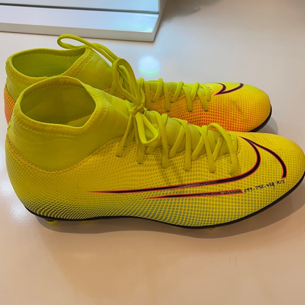 NIKE CLEATS